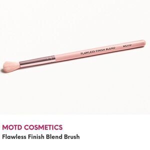 NWT MOTD Cosmetics Flawless Finish Blend Brush